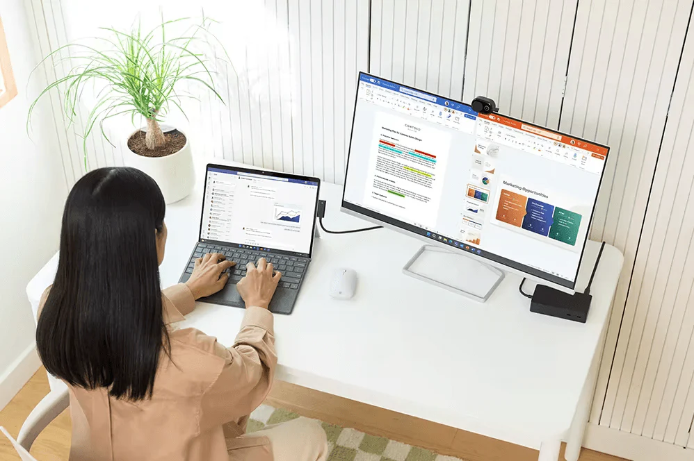Microsoft Surface Pro Signature Type Cover with Keyboard & Pen - Image 8