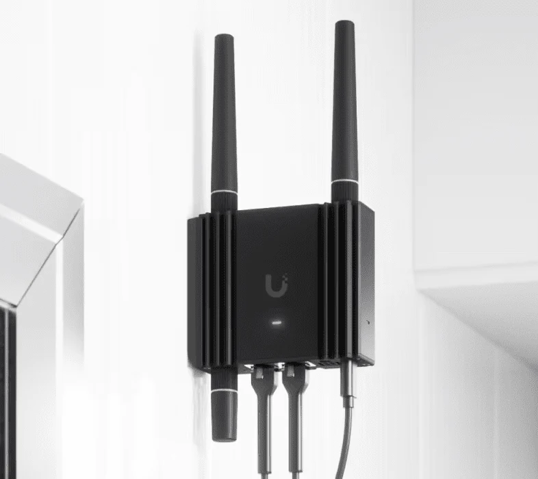 Ubiquiti UMR-Ultra 4G LTE Ultra Compact Mobile Router Ultra - Image 10